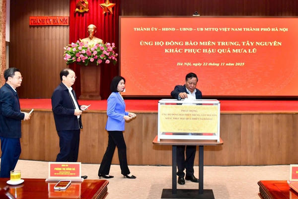 Thủ đô ủng hộ đồng bào miền Trung, Tây Nguyên khắc phục hậu quả mưa lũ Thủ đô ủng hộ đồng bào miền Trung, Tây Nguyên khắc phục hậu quả mưa lũ