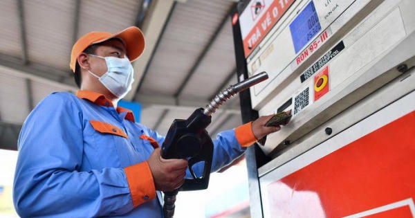 Đề xuất tiếp tục giảm 50% thuế bảo vệ môi trường đối với xăng dầu trong năm 2024