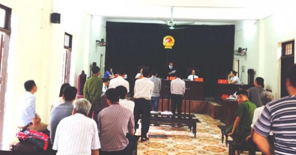 Tranh cãi vụ án cố ý gây thương tích tại Hà Nội: Lời khai đầy mâu thuẫn, Tòa vẫn phán “phù hợp”