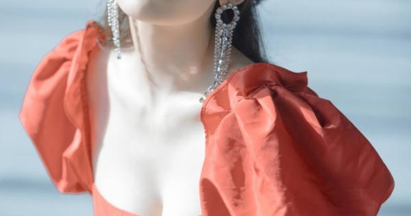 Say đắm nhan sắc 'gây thương nhớ' của người đẹp Tân Cương