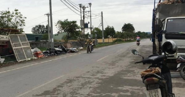 Hà Nội: Hai tên trộm chó cầm mã tấu náo loạn đường phố