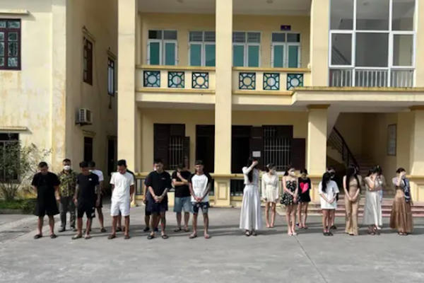 Hưng Yên: Hàng chục nam, nữ thanh niên bay lắc trong nhà nghỉ lúc rạng sáng