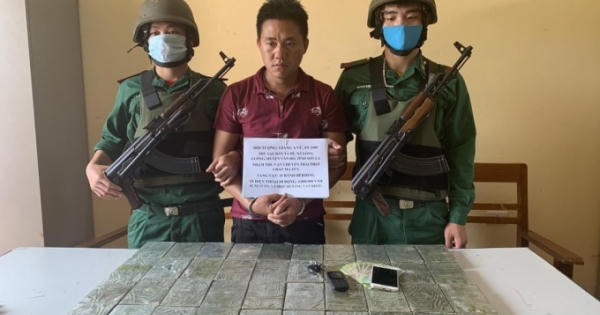 Tài xế taxi nhận 80 triệu đồng để vận chuyển 41 bánh heroin