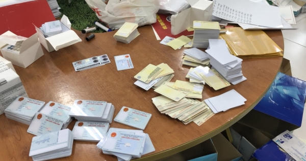 Hưng Yên: Triệt phá đường dây làm bằng giả, thu 5 tấn phôi gần 4000 con dấu Hưng Yên: Triệt phá đường dây làm bằng giả, thu 5 tấn phôi gần 4000 con dấu