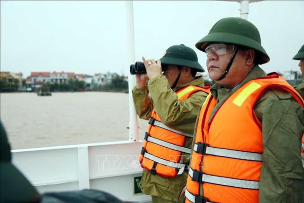 Khẩn trương tìm kiếm thuyền viên mất tích do bão số 10