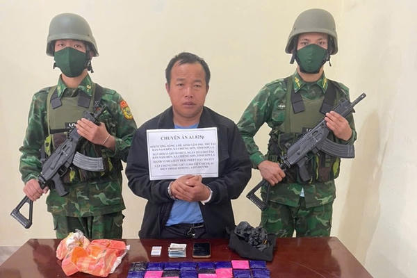 Bắt quả tang đối tượng vận chuyển 12.000 viên ma túy tổng hợp tại Sơn La