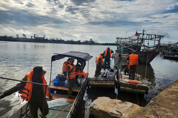 Quảng Ninh: Tiếp tục tìm kiếm nạn nhân cuối cùng mất tích do lũ cuốn ở Hải Hà Quảng Ninh: Tiếp tục tìm kiếm nạn nhân cuối cùng mất tích do lũ cuốn ở Hải Hà