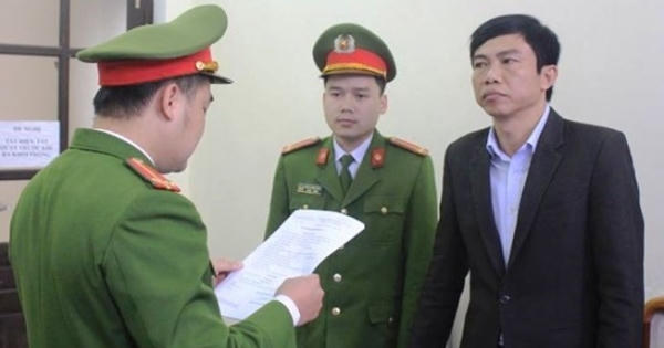 Kế toán xã lập hồ sơ khống rút tiền ngân sách tiêu xài