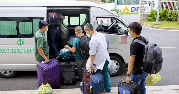 Chung tay chống dịch, xe khách chuyển thành xe cứu thương
