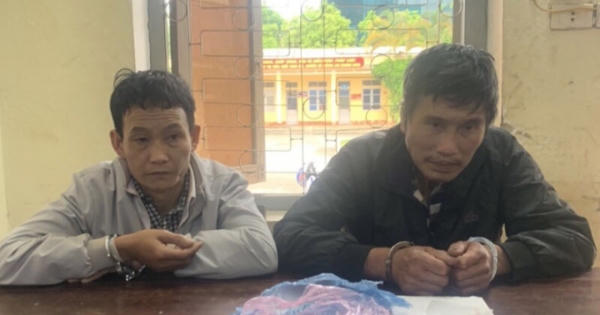 Giấu ma túy trong gương chiếu hậu xe máy