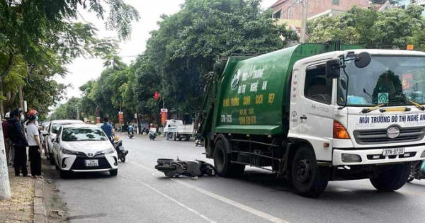Ngã xuống đường, cô gái bị xe rác cán tử vong