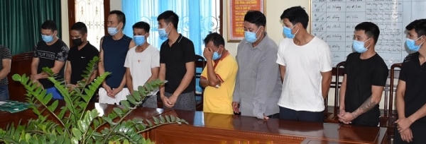 Ninh Bình: Bắt quả tang 10 con bạc đang say sưa sạt phạt nhau bằng hình thức xóc đĩa