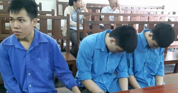 Vô cớ bị tát, 9X đâm xuyên cổ đồng nghiệp