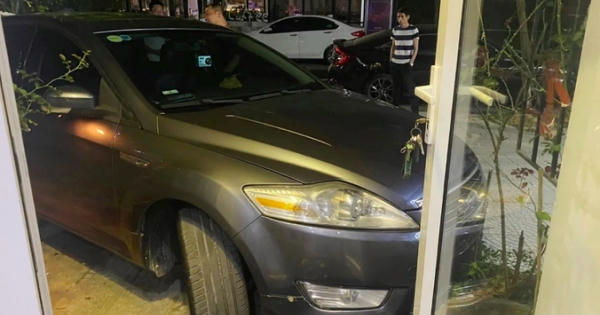 Kỷ luật cán bộ Sở Nội vụ đỗ xe ngang ngược