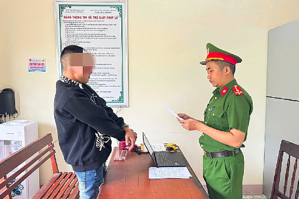 Bắt nam thanh niên xâm hại chị em sinh đôi mới 15 tuổi Bắt nam thanh niên xâm hại chị em sinh đôi mới 15 tuổi