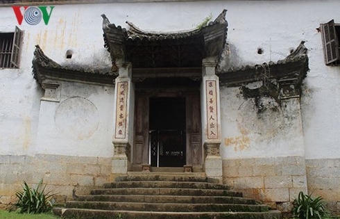 Cấp sổ đỏ dinh Vua Mèo: Hà Giang nói làm đúng, chuyên gia nói sai luật