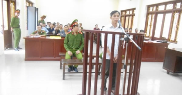 Bị tuyên 10 tháng tù vì "choảng" nhau với hàng xóm, bị cáo kêu oan