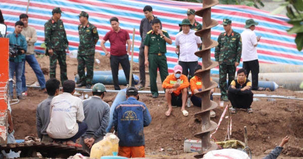 Thủ tướng chỉ đạo tập trung cứu nạn cháu bé rơi xuống ống cọc bê tông sâu 35m Thủ tướng chỉ đạo tập trung cứu nạn cháu bé rơi xuống ống cọc bê tông sâu 35m