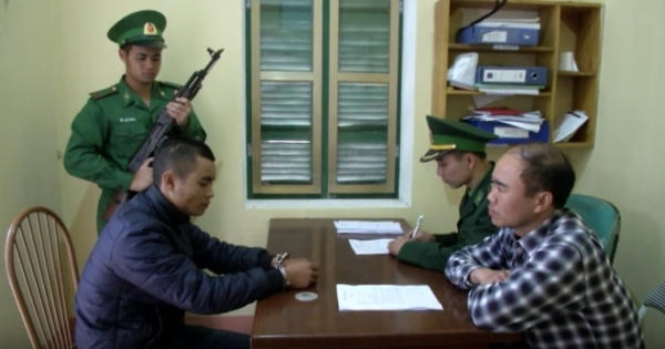 Lào Cai: Khởi tố hai đối tượng vận chuyển trái phép chất ma túy vượt biên Lào Cai: Khởi tố hai đối tượng vận chuyển trái phép chất ma túy vượt biên