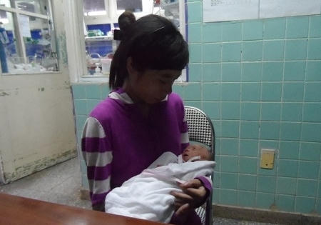 Cay sống mũi "Mẹ Hiền" nặng 25kg sinh non, con chỉ hơn 1kg