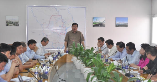 Bí thư Thăng: 'Không để giá nước sạch cao như hiện nay'