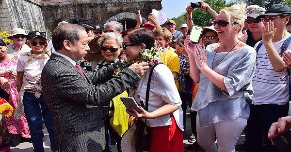 Những vị khách quốc tế 'xông đất' Hoàng Cung Huế