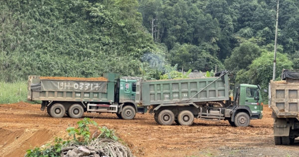 Lào Cai: Người dân khổ sở vì xe tải chở đất thi công đường giao thông