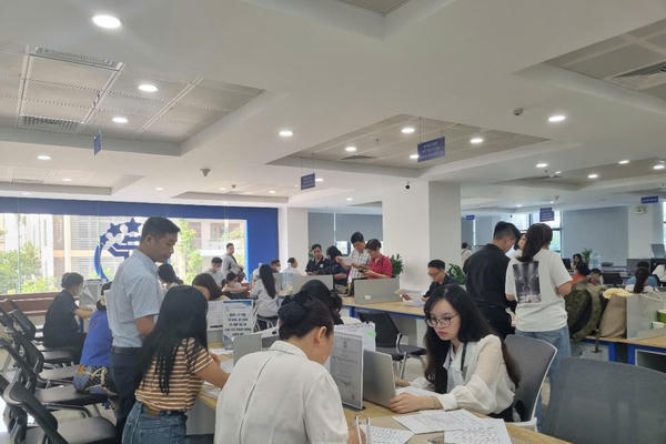 Bộ Nội vụ đề nghị giữ chân cán bộ, công chức có năng lực còn từ 10 năm đến tuổi nghỉ hưu Bộ Nội vụ đề nghị giữ chân cán bộ, công chức có năng lực còn từ 10 năm đến tuổi nghỉ hưu