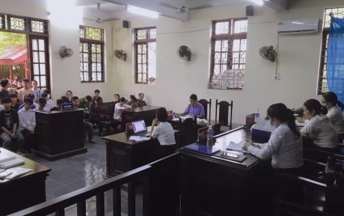 Mâu thuẫn khi chơi bóng đá, nhiều học sinh hối hận khi choảng nhau bằng gậy tre, cán chổi