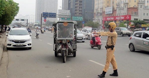 Xe ba bánh tự chế vẫn “tung hoành” trên các tuyến phố