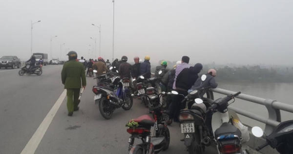 Nam thanh niên đi xe máy lên cầu Hàn rồi nhảy xuống sông Thái Bình tự tử