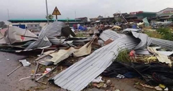 Bắc Ninh: Clip lốc xoáy kinh hoàng phá tan khu chợ Bắc Ninh: Clip lốc xoáy kinh hoàng phá tan khu chợ