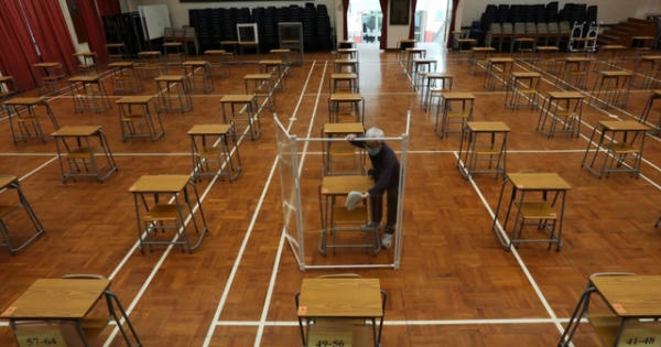 Hong Kong: Bất chấp dịch Covid-19, 52.000 học sinh thi đại học vào tuần sau