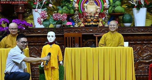 Kỹ sư nghe kinh, ăn chay trường để chế tạo robot giải đáp Phật pháp