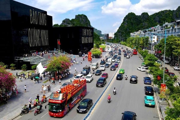 Quảng Ninh bùng nổ du lịch, 580 tỷ đồng thu về sau 2 ngày nghỉ lễ