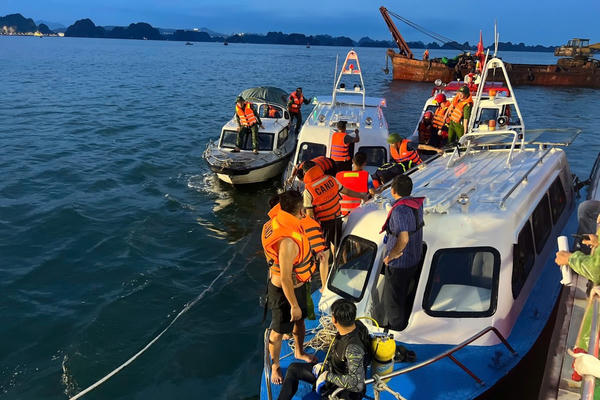 Thủ tướng yêu cầu làm rõ vụ lật tàu dịch vụ du lịch Vịnh Xanh 58 tại Vịnh Hạ Long Thủ tướng yêu cầu làm rõ vụ lật tàu dịch vụ du lịch Vịnh Xanh 58 tại Vịnh Hạ Long