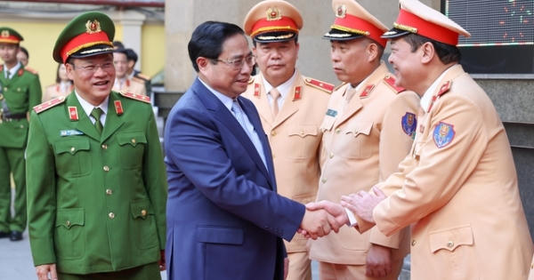 Lực lượng CSGT cần chuyển trạng thái từ "kiểm soát", sang giúp đỡ người dân