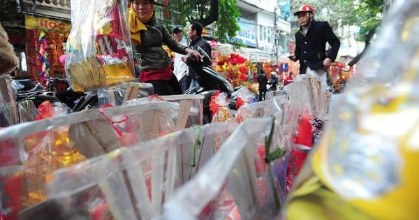 Thị trường hàng mã sôi động dịp 23 tháng Chạp
