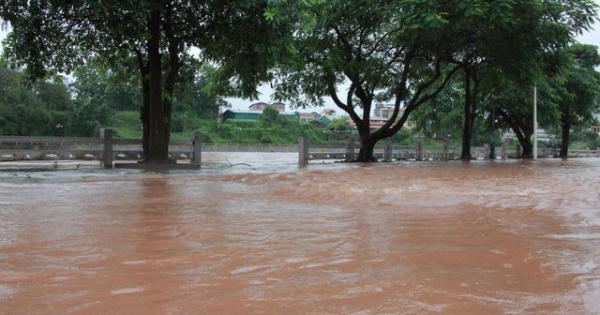Hình ảnh “biển nước” ở nơi tâm bão đổ bộ