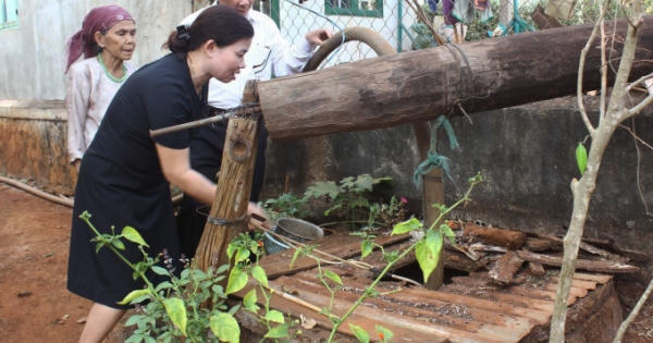 Người dân tập trung đến xem nước giếng nóng lên bất thường ở Đắk Lắk