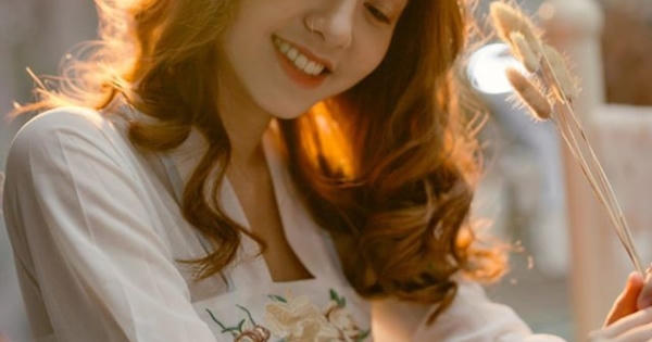 Liệt 2 chân, nữ sinh vẫn khiến bao trai tim tan chảy vì nụ cười tỏa nắng