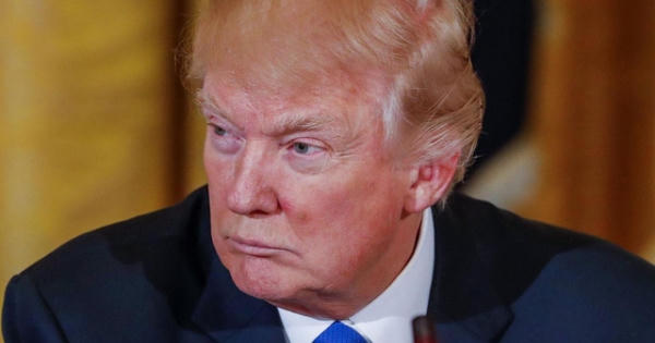 Thẩm phán liên bang chặn sắc lệnh nhập cư mới của ông Trump vào phút chót