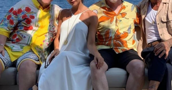 David Beckham khoá môi vợ ngọt ngào, xoá tan tin đồn ly hôn