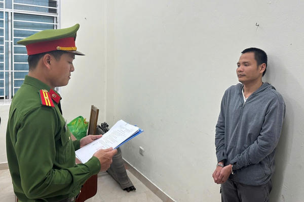 Trùm đường dây chuyên “gia công” các trang web cờ bạc trực tuyến tại Đà Nẵng sa lưới Trùm đường dây chuyên “gia công” các trang web cờ bạc trực tuyến tại Đà Nẵng sa lưới