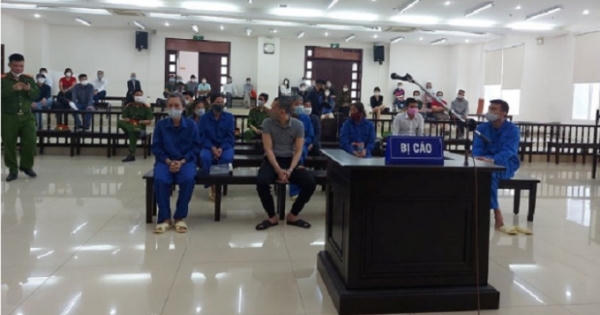 Dời ngày xét xử vụ án đánh tráo sổ đỏ, chiếm đoạt gần 23 tỷ đồng