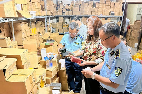 Hàng giả- Hàng nhái: Các đối tượng sản xuất và buôn bán hàng giả hiện nay hoạt động rất tinh vi