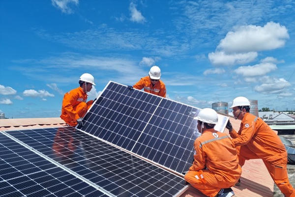 Đến năm 2030, TP HCM phủ sóng 50% hộ dân dùng điện mặt trời mái nhà