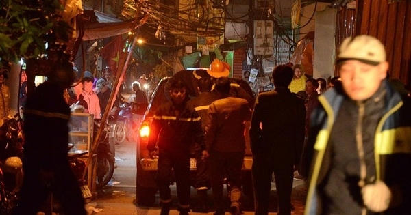 Hà Nội: Quán Karaoke bốc cháy trong mưa rét Hà Nội: Quán Karaoke bốc cháy trong mưa rét