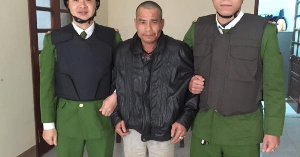 Quảng Bình: Khởi tố đối tường mang nhiều tiền án, dùng dao chém vào xe tuần tra