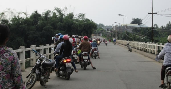 Quảng Nam: Nữ kế toán thuê taxi đi nhảy cầu tự vẫn Quảng Nam: Nữ kế toán thuê taxi đi nhảy cầu tự vẫn